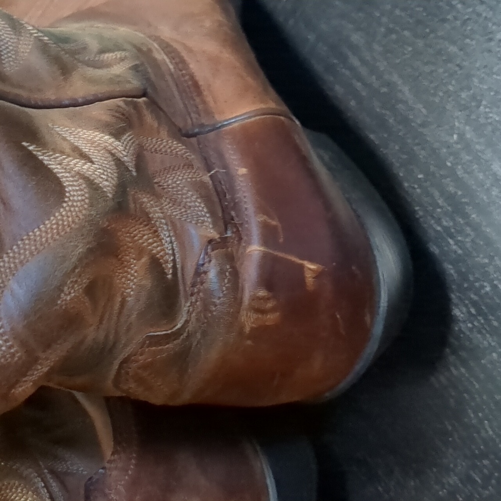 Men’s Ariat size-10D Brown Leather Cowboy Boots - Picture 10 of 17